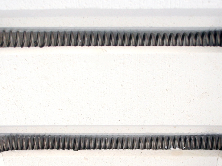 中型電気窯　SV-2型　炉内のヒーター線を拡大した画像です