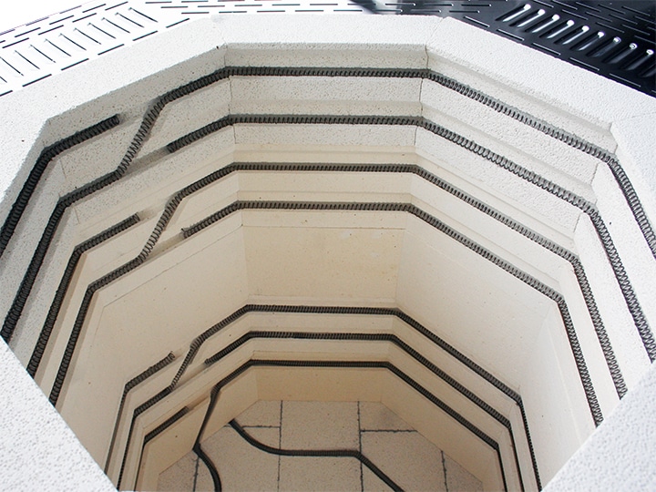 中型電気窯　DUB(写真はDUB-07)　炉内のヒーター線などの画像です