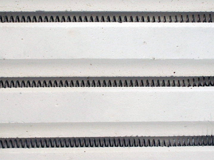 中型電気窯　DUB(写真はDUB-07)　炉内のヒーター線を拡大した画像です