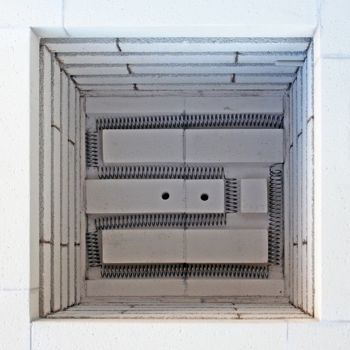 中型電気窯　TK-3　架台付き　炉内のヒーター線などの画像