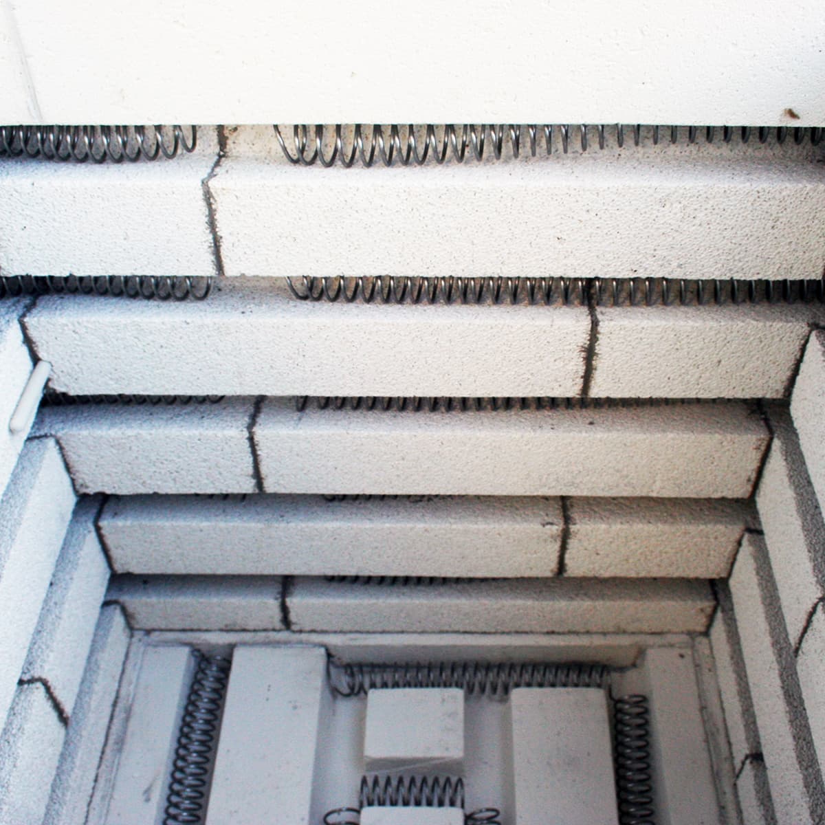 中型電気窯　TK-3　架台付き　炉内のヒーター線などの画像