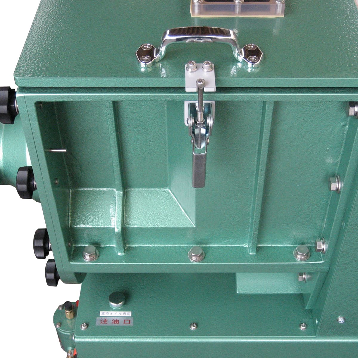 真空循環式粘土再生機　ワンダー20　粘土投入口の蓋を見た画像です