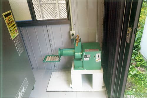 常圧式土練機 KM-200 常圧式土練機 KM-200