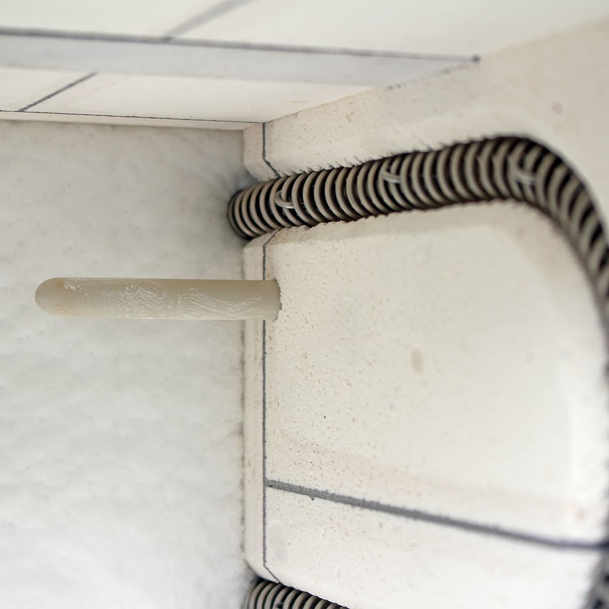 小型電気窯　DMT-01　炉内のヒーター線や熱電対などの画像