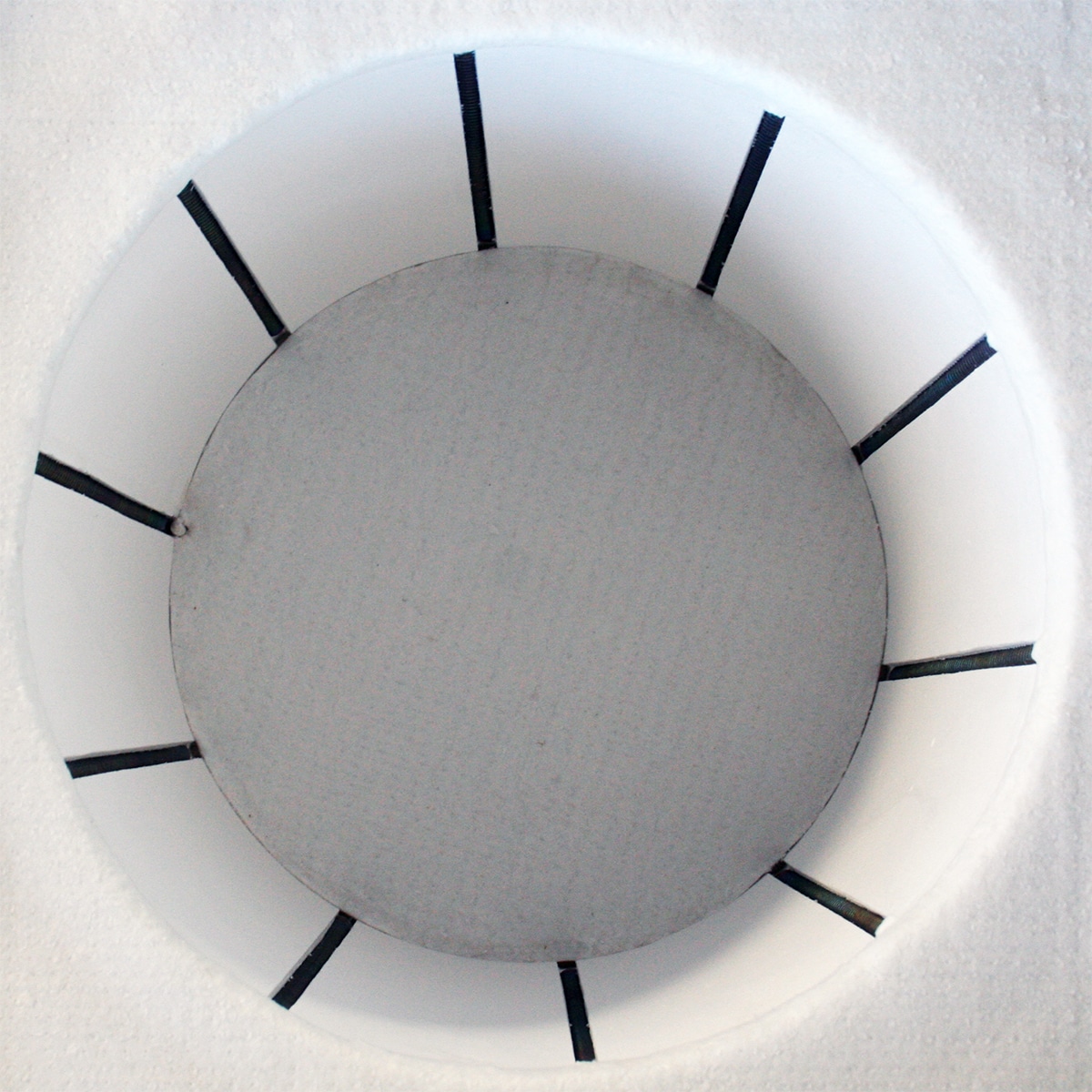 中型電気窯　K-Cシリーズ(写真はK-3540C)　炉内のヒーター線や熱電対などの画像です