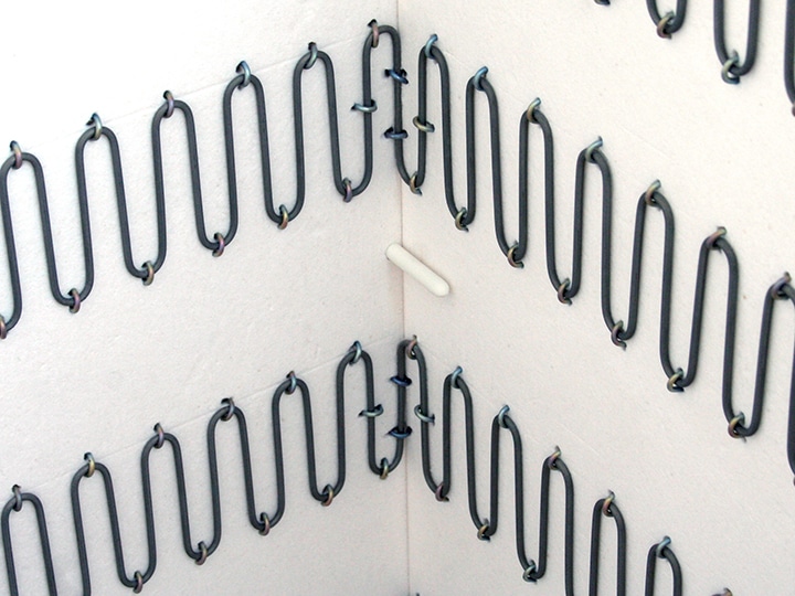 中型電気窯　LR-10　炉内のヒーター線を拡大した画像です