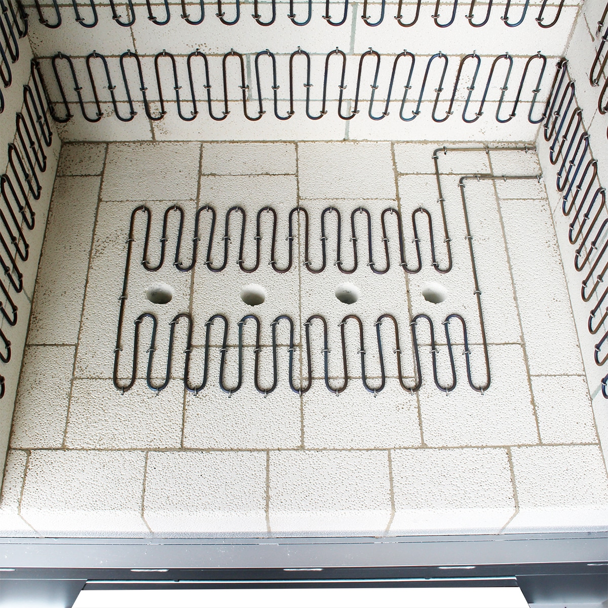 大型電気窯　DMT(写真はDMT-10A　標準仕様)　炉内の下方やヒーター線などの画像です