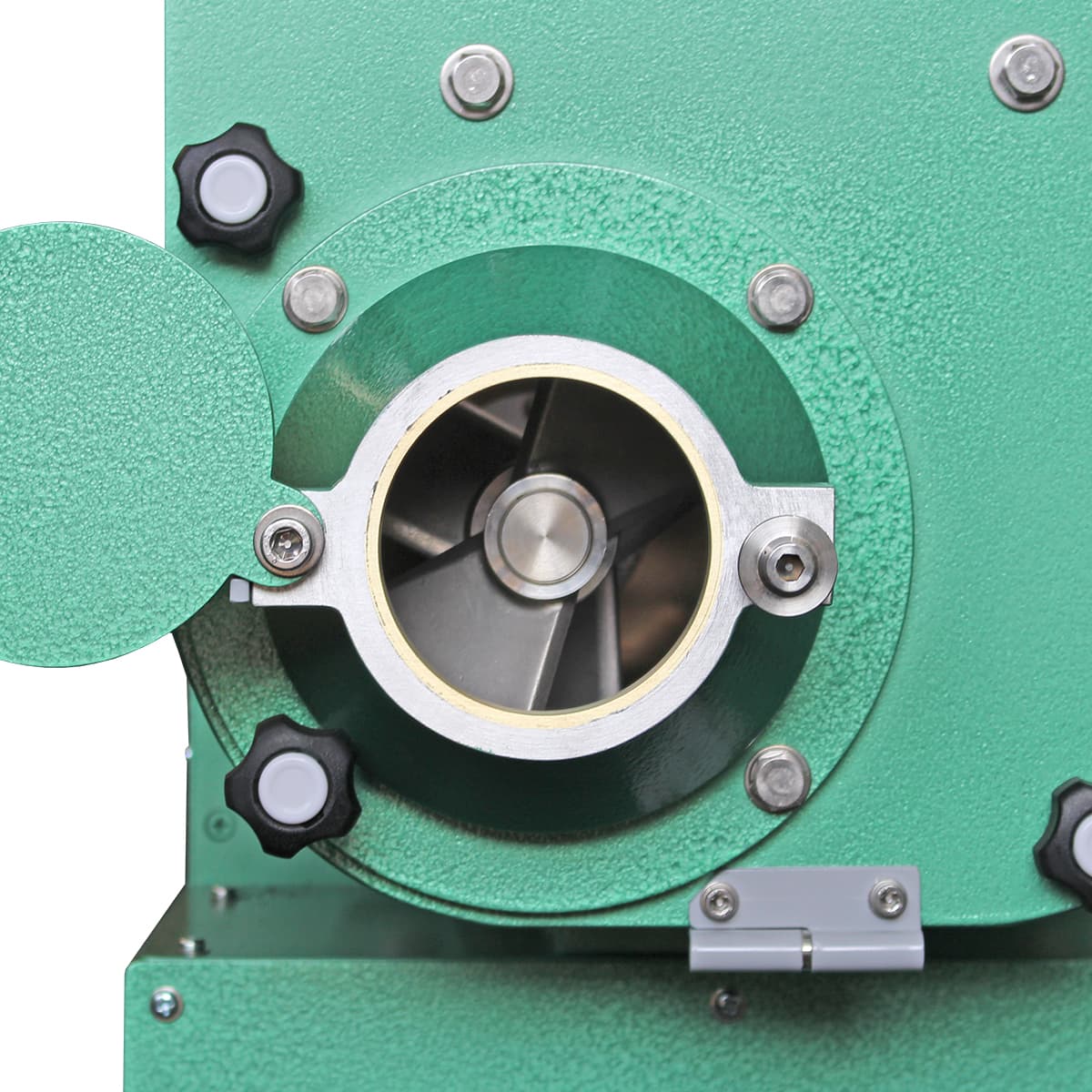 循環式粘土再生機　HT-20　シャフトル　粘土吐出口からスクリューを見た画像です